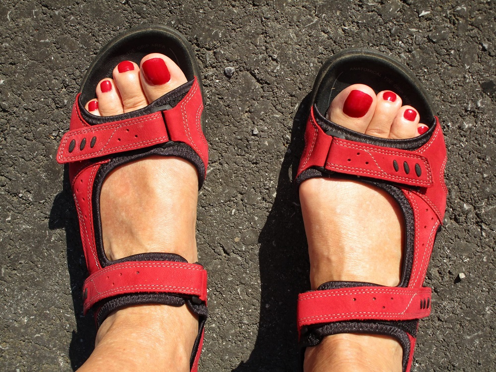 walking sandals with arch support
