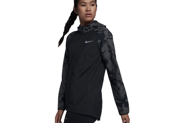 An In Depth Review of teh Nike Essential Flash in 2019
