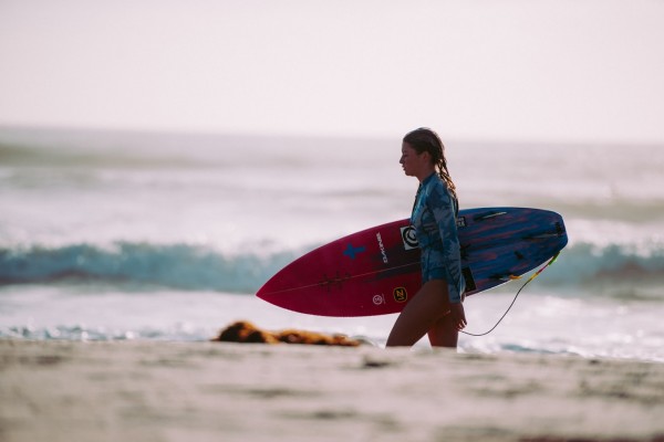 An In Depth Review of the Best Women's Rash Guard in 2019