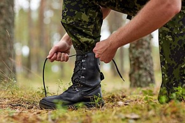 Best Tactical Boots for Men Reviewed & Compared