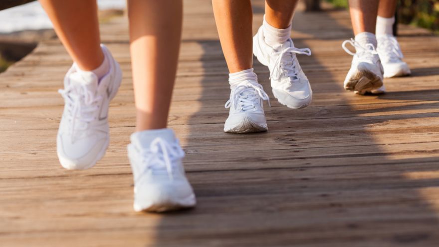 find out the difference between walking and running shoes