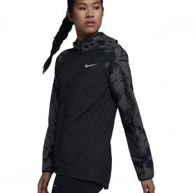 An In Depth Review of teh Nike Essential Flash in 2019