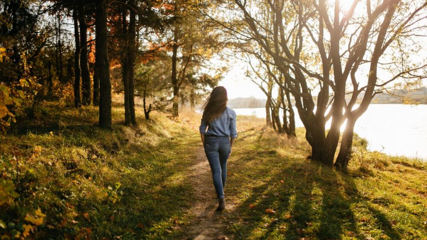 7 Mindful Walking Tips for More Meditative Walks